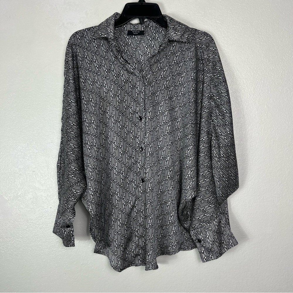 VICI Black White Pattern Geometric Button Down Flowy long sleeve blouse small
